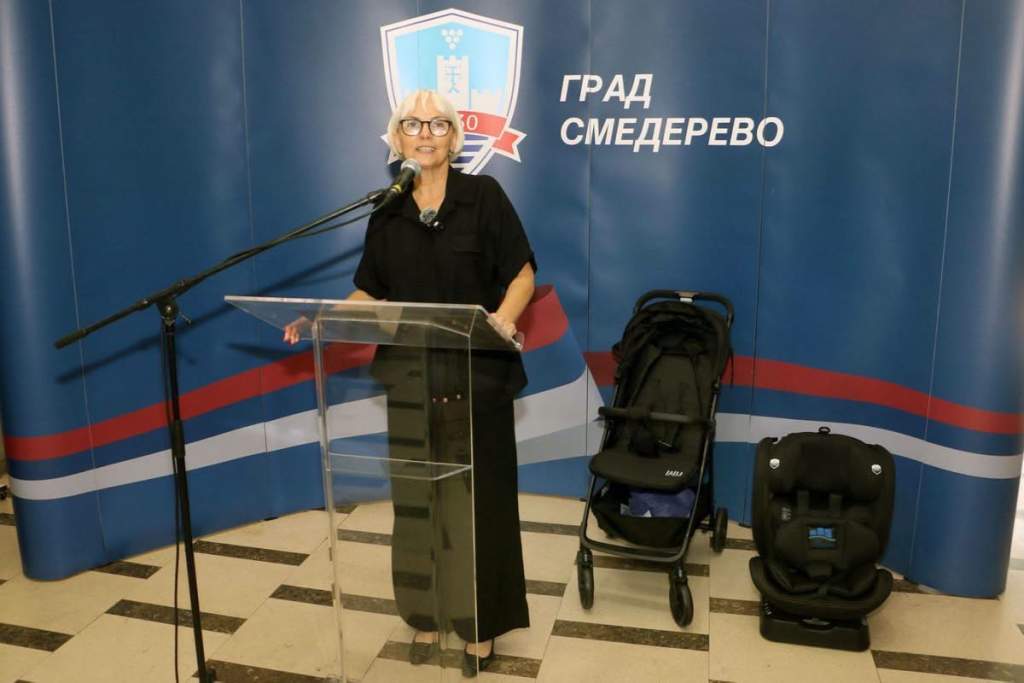 Још 63 бебе добиле колица и ауто-седишта: настављена подршка родитељима у Смедереву