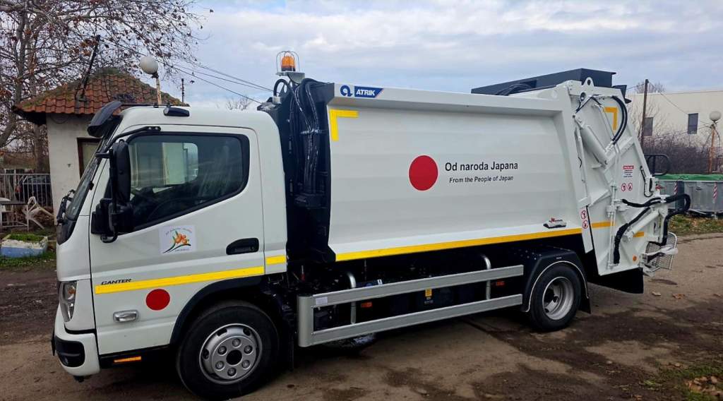 Донација Владе Јапана: ЈКП „Зеленило и гробља“ добило камион вредан 15 милиона динара