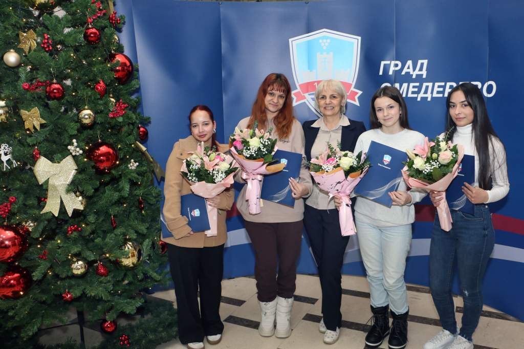 Подршка која траје: нови уговори о стипендирању студената ромске националности