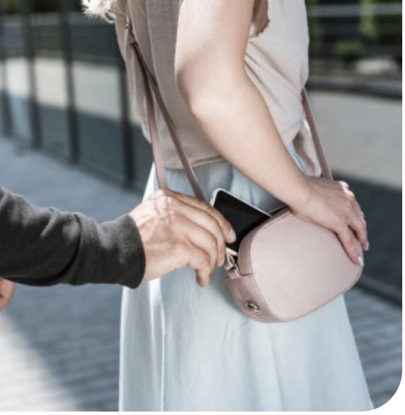 Младић данима пљачкао жене у пешачкој зони — пао након полицијске потере!