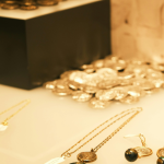 Разбојништво усред дана : маскирани упали у златару, напали власника, па „пали“ у Београду