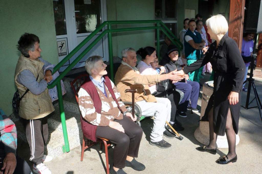 Међународни дан старијих обележен уз кориснике Дома за старе